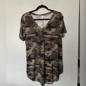 Women's V-Neck Camo Short Sleeve Top
